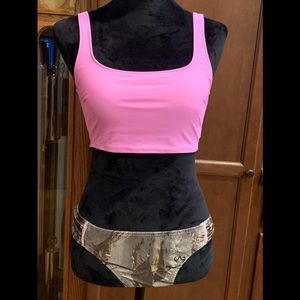 Cute Realtree Camo Bottoms and Bright Pink Aerie top with liner both size small